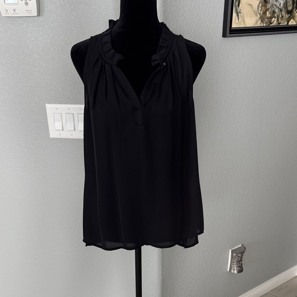 Elegant Black Top!!